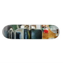 Vue de face de chaise de coiffeur skateboard customisable