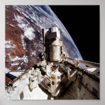 Vue de la terre de l'effort de navette spatiale posters