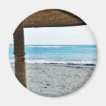 Vue de plage sous le parasol aimants pour réfrigérateur