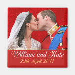 William et Kate que le mariage royal embrassent Aimant