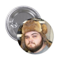 Zack dans un chapeau pin's avec agrafe