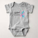 Recherche de pieds de bébé bébé vêtements Combattant