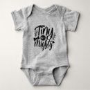 Recherche de minuscule bébé vêtements Typographie
