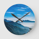 Recherche de montagne horloges Ciel bleu