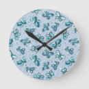 Recherche de papillon bleu horloges Vert