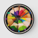 Recherche de crayons de couleur horloges Arc en ciel