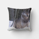 Recherche de loup gris coussins Forêt
