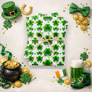 Recherche de trèfle vert papier cadeau Motif de trèfle