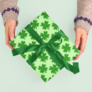 Recherche de trèfles verts papier cadeau Chanceux