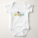 Recherche de concept bébé vêtements Coloré