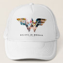 Recherche de fille casquettes Super héros