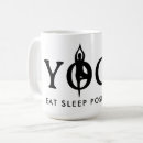 Recherche de pose de yoga tasses Drôle