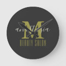 Recherche de beauté horloges Monogramme