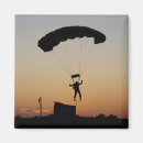 Recherche de militaire magnets Parachute
