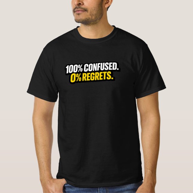100% Confus. 0% Regrets.” T-Shirt Drôle de Mème (Devant)