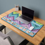 10 Photo Colorful ZigZag Personnalisé<br><div class="desc">Créez un Collage Photo 10 Photo ZigZag personnalisé tapis de bureau ZigZag de Ricaso - ajoutez 10 photos individuelles pour faire un collage photo - un grand ajout à votre maison ou bureau, gardez vos proches avec vous pendant que vous travaillez, ajoutez des photos de vos animaux - le choix...</div>