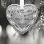 10e anniversaire Mariage garde diamants d'argent<br><div class="desc">Elégant faux (imprimé) argent et diamants 10e anniversaire Mariage gardien de l'ornement design par Holiday Hearts Designs (droits réservés). Des champs modèles sont fournis pour vous permettre de personnaliser avec vos noms, anniversaire et date. Les styles de police, les tailles et le positionnement peuvent être customisés via le bouton "Personnaliser"....</div>