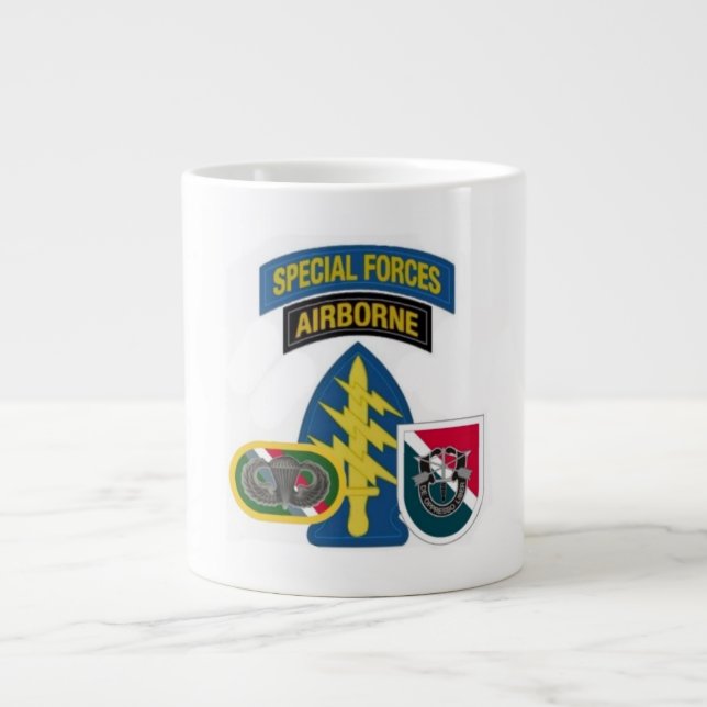 11ème TASSE d'ÉLÉPHANT de GROUPE de FORCES (Devant)