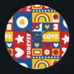 1980 Forever Love Pop Art Design Horloge<br><div class="desc">Une sélection de boîtes forme une grille avec des formes coeur, étoile et géométrique pour créer un motif dynamique dont le message est éternellement amour. Inspiré par les couleurs et la tendance rétro pop art des années 1980. Couleurs primaires lumineuses de rouge, bleu et jaune avec des formes et du...</div>