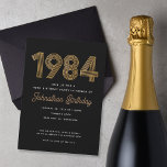 1984 Invitation de 40e anniversaire noir et or<br><div class="desc">Célébrez avec ces invitations 1984 inspirées des 40ème anniversaire.</div>