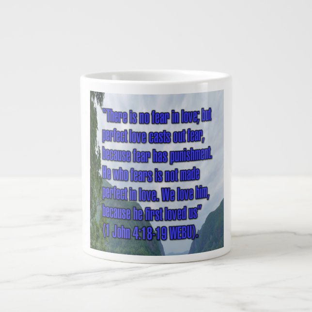 1 Jean 4:18-19 WEBU Mug (Devant)