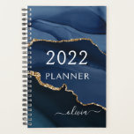 2022 Marine Blue Gold Agate Géode Script Monogramm<br><div class="desc">2022 Marine Blue and Gold Agate Geode Monogram Ajoutez votre propre nom de script 2021 Calendrier Mariage Event Planner. Cela rend le cadeau parfait pour 16 ans, mariage, douche nuptiale, anniversaire, baby shower ou bachelorette pour quelqu'un qui aime le luxe glam et les styles chic.</div>
