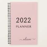 2022 Rose Pâle Féminin Monogramme Nom Moderne<br><div class="desc">2022 Rose Pâle Monogramme Ajoutez Votre Propre Nom Script Planificateur de Mariage Calendrier 2022. C'est le cadeau idéal pour un 16e anniversaire,  un mariage,  une fête de fiançailles,  un anniversaire de mariage,  une baby shower ou une soirée entre filles pour quelqu'un qui aime le luxe et les styles chic.</div>