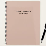 2023 Dusty Pink Hebdomadaire Début mensuel à tout<br><div class="desc">Faites les choses avec notre planificateur rose poussiéreux 2023. Pages hebdomadaires et mensuelles pour la planification d'entreprise ou personnelle, la fabrication des horaires et la prise de notes. Stickers inclus. Les pages sont vides, vous pouvez donc démarrer à tout moment.</div>
