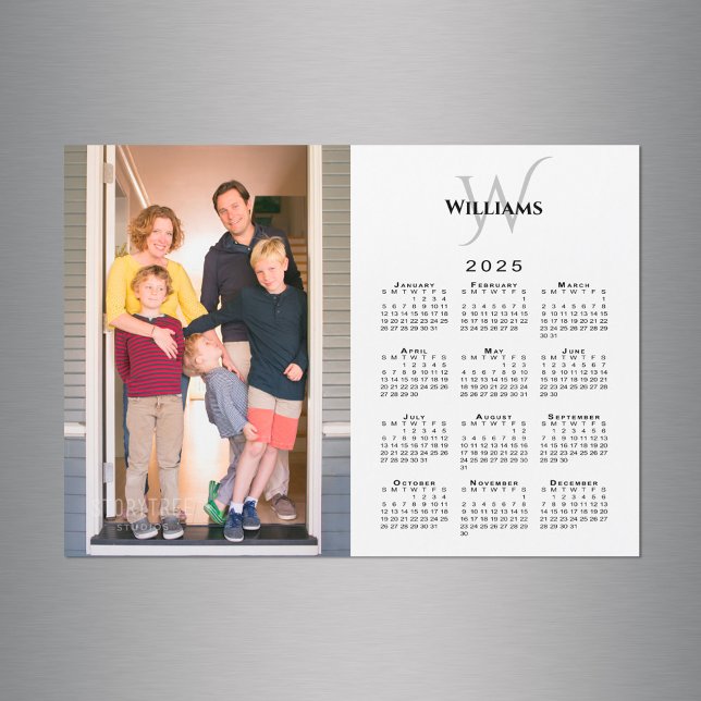 2025 Calendrier Personnalisé Photo Monogramme Nom  (2025 Calendar Custom Photo Monogram Name Magnet in situ)