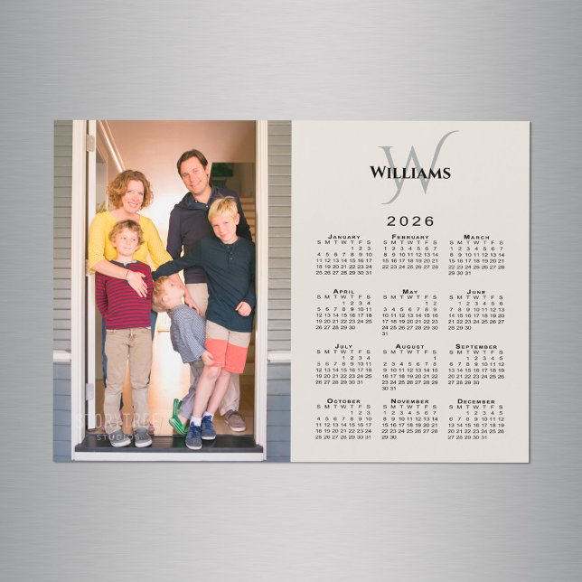 2026 Calendrier Photo personnalisée Monogramme Aim (2026 Calendar Custom Photo Monogram Beige Magnet in situ)