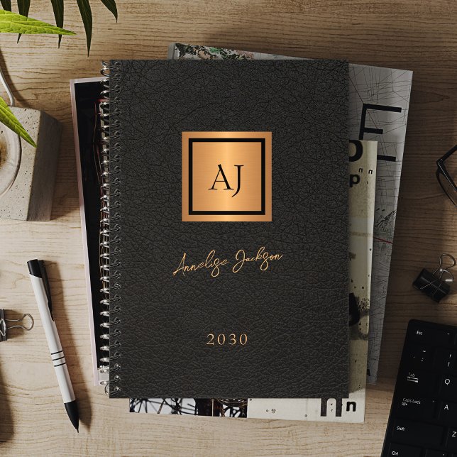 2027 Or élégant nom écriture manuscrite monogrammé (Créateur téléchargé)