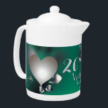 20e anniversaire du Mariage de porcelaine d'émerau<br><div class="desc">Pour une police vintage amusante avec ma théière graphique en émeraude et en porcelaine à l'occasion de votre 20e anniversaire de mariage qui se marie bien avec votre décor maison. Je suis disponible pour toute personnalisation que vous souhaitez,  envoyez-moi un message et je vous répondrai immédiatement !</div>
