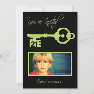 21ème invitation noire et verte de clé de fête
