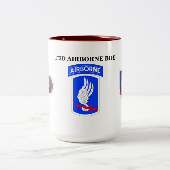 2 Couleurs 173RD TASSE de BRIGADE AÉROPORTÉE (Centre)