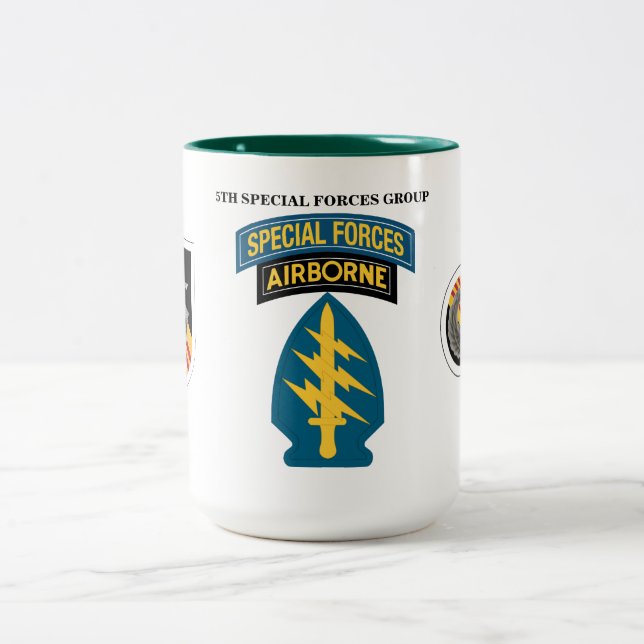 2 Couleurs 5ème TASSE de GROUPE de FORCES SPÉCIALES (Centre)