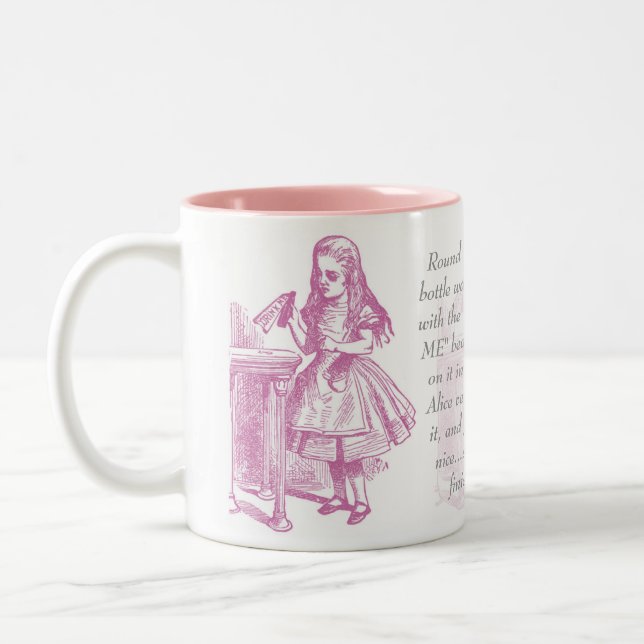 2 Couleurs Buvez-moi ! Alice dans le rose de tasse du pays (Gauche)