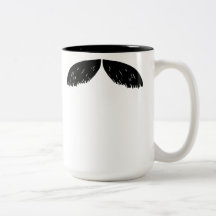 Élevez un visage de moustache de tasse de café de