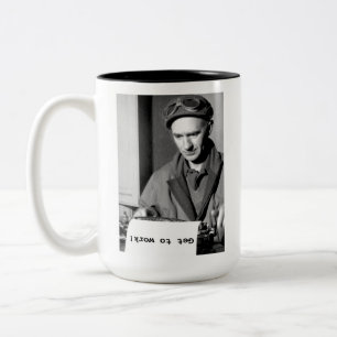 2 Couleurs Ernie Pyle obtiennent de travailler ! Tasse