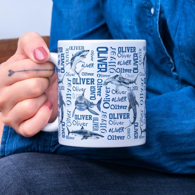 2 Couleurs Nom des garçons personnalisés tasse avec requins b (Créateur téléchargé)