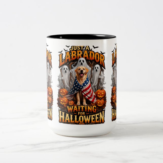 2 Couleurs Tasse Juste un Labrador qui attend Halloween (Centre)