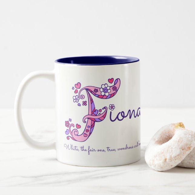 2 Couleurs Tasse nommée de monogramme de la fleur F de coeur (Avec donut)