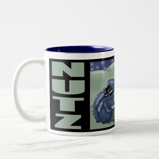 2 Couleurs Tasse "Nutz McGee" - par kev Moore (Gauche)