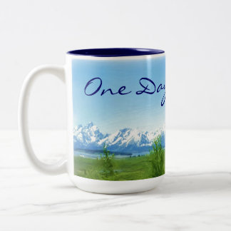 2 Couleurs Une tasse de montagnes de jour à la fois