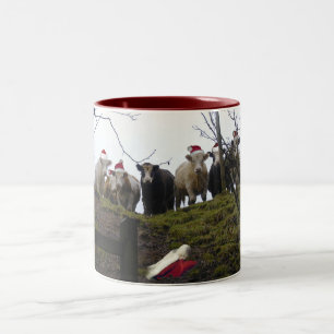 2 Couleurs Vaches utilisant la tasse de cadeau de Noël de