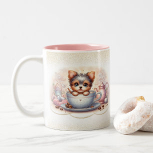 2 Couleurs Yorkshire Terrier amateur de café dans une tasse à