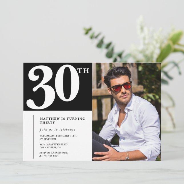 30e anniversaire noir et blanc Invitations (Debout devant)