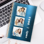 3 photo Turquoise bleu brossé métal 2025 personnal<br><div class="desc">Customisez facilement ce planificateur moderne en remplaçant les trois exemples d'images par vos photos carrés préférées. Ajoutez vos initiales de nom ou de monogramme et l'année en typographie blanc cassé sur un turquoise arrière - plan en métal brossé.</div>