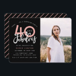 40 et fabuleuse invitation photo fête d'anniversai<br><div class="desc">Célébrez votre 40e anniversaire en style avec ces quarante et fabuleuses invitations photos de fête d'anniversaire en noir et rose. Un design moderne avec texte de script et graphismes en gras. Modifiez la couleur pour la customiser. Partie d'une collection.</div>