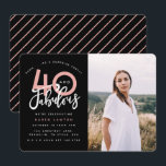 40 et fabuleuse invitation photo fête d'anniversai<br><div class="desc">Célébrez votre 40e anniversaire en style avec ces quarante et fabuleuses invitations photos de fête d'anniversaire en noir et rose. Un design moderne avec texte de script et graphismes en gras. Modifiez la couleur pour la customiser. Partie d'une collection.</div>
