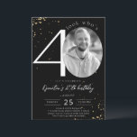 40e anniversaire Black Gold Invitation avec photo<br><div class="desc">La carte d'invitation Black Gold 40th Birthday avec photo fait partie de la collection Mariage. Ce produit est doté de scintilles de parties scintillant dorée personnalisables en section photo. Fait avec des polices décoratives. Explorez d'autres produits correspondants dans notre magasin.</div>